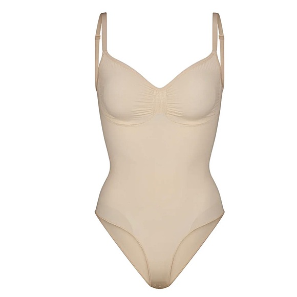 NWOT SKIMS sculpting Seamless Sculpt Brief bodysuit - Sand color - size S/M - Picture 3 of 7